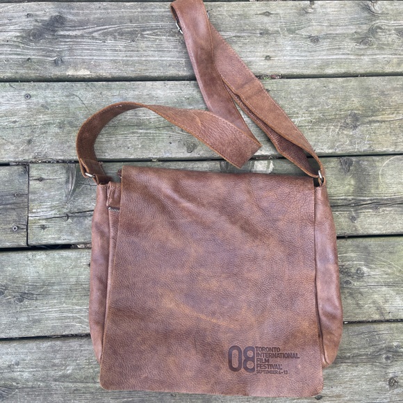 Roots flap messenger shoulder bag - TIFF - Picture 1 of 8